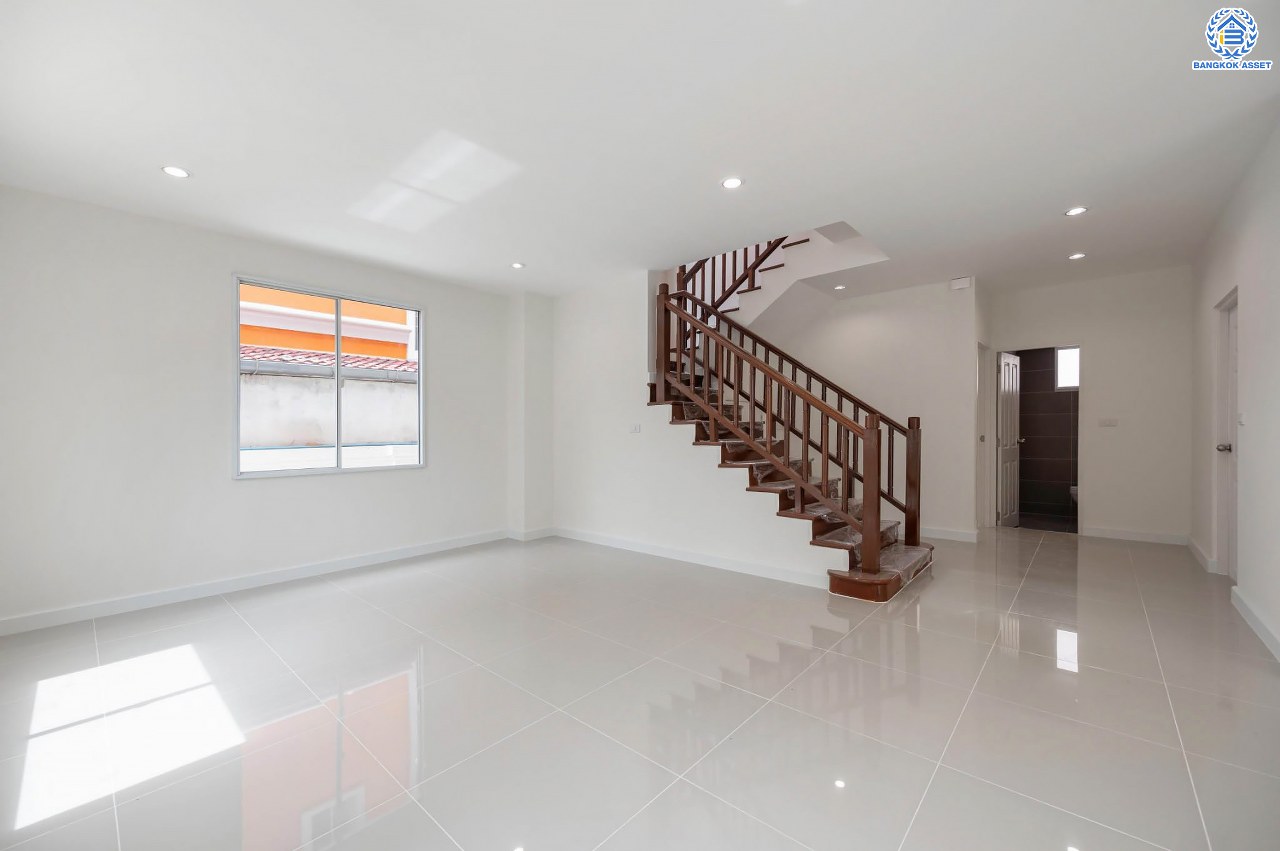 บ้านมือสองตกแต่งใหม่ หลังใหญ่ โครงการ ภัสสร14 บางใหญ่ ดีไซน์ทันสมัย เนื้อที่ 63.8 ตร.ว. รองรับทุกความสุขด้วยแปลนหน้าสวนสาธารณะ ฟังก์ชัน 3 ห้องนอน 3 ห้องน้ำ 2 ที่จอดรถ บนทำเลศักยภาพ ใกล้เซ็นทรัลเวสต์เกต ทางด่วน "ศรีรัช" และรถไฟฟ้าสายสีม่วง "สถานีตลาดบางใหญ่"...